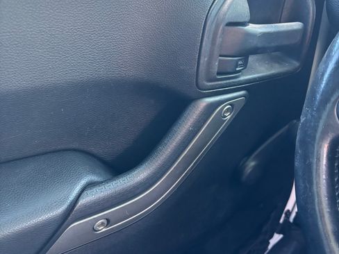 Used 2013 Jeep Wrangler Sport w/ Connectivity Group AWD/4WD image 8