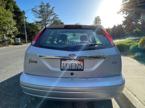 Used 2002 Ford Focus ZX5 Hatchback FWD image 9
