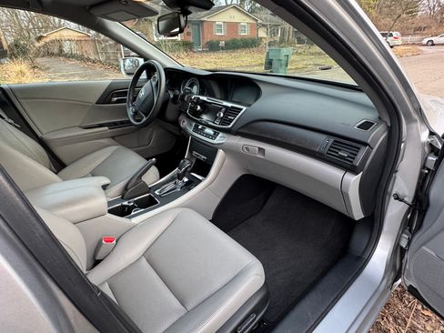 Used 2015 Honda Accord EX-L image 6