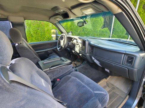 Used 2001 Chevrolet Silverado 2500 4x4 Extended Cab image 11