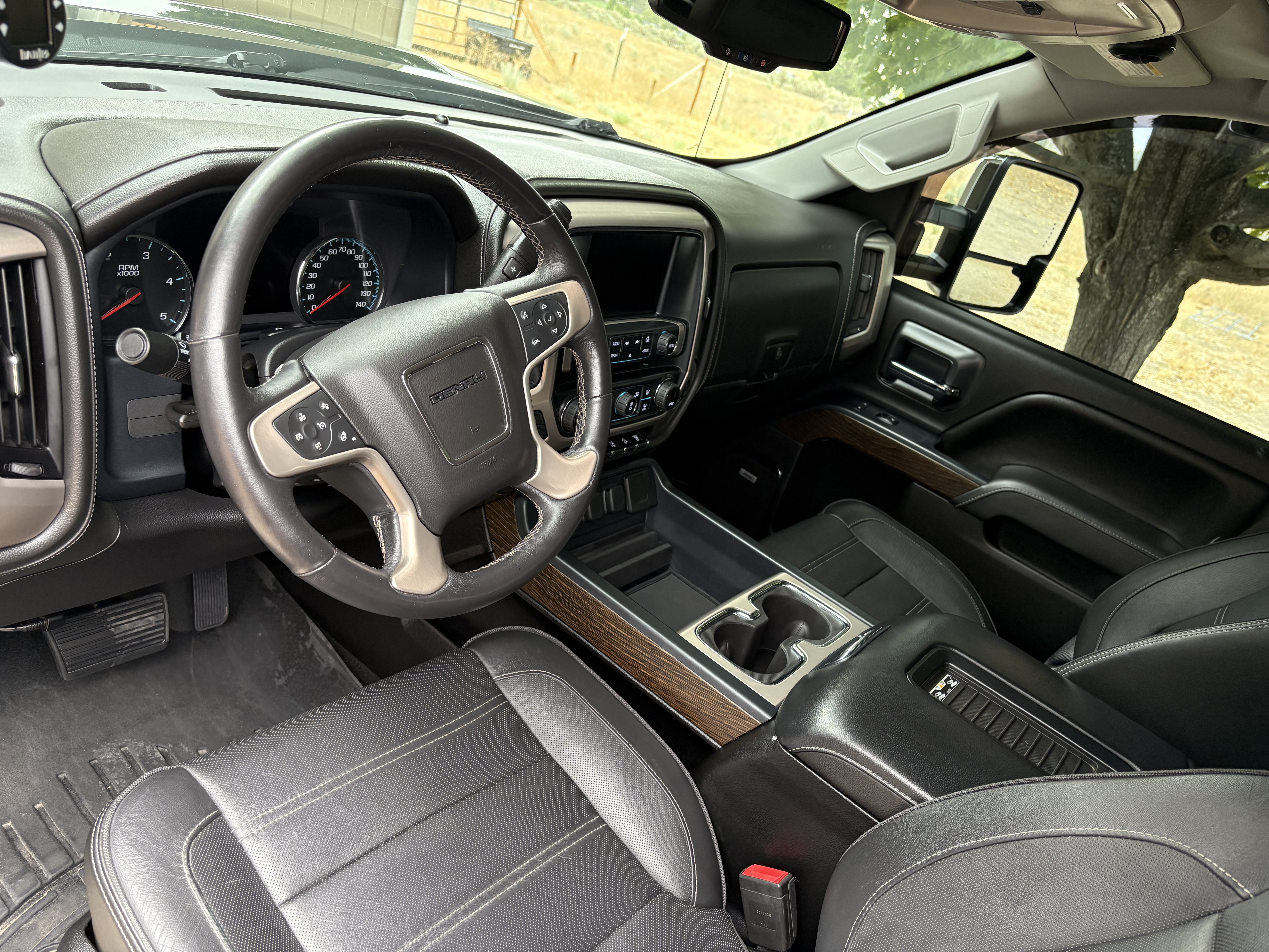 Used 2017 GMC Sierra 2500 Denali w/ Duramax Plus Package AWD/4WD image 13