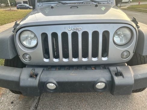 Used 2014 Jeep Wrangler Unlimited Sport w/ Dual Top Group image 12