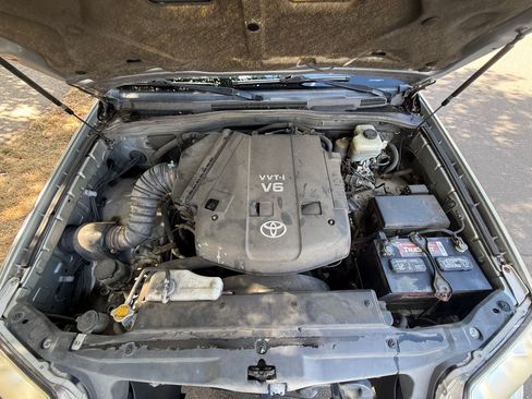 Used 2005 Toyota 4Runner SR5 AWD/4WD image 11