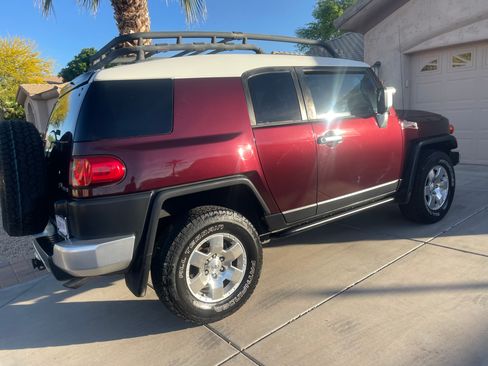 Used 2007 Toyota FJ Cruiser Sport Utility 2D image 8