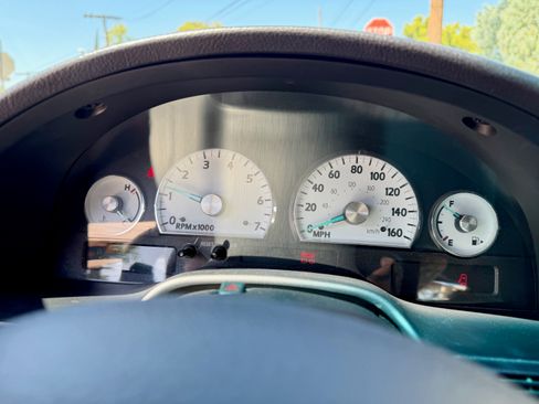 Used 2005 Ford Thunderbird RWD image 16