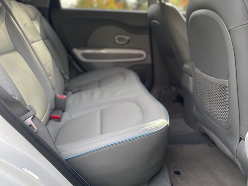 Used 2015 Kia Soul EV + image 20