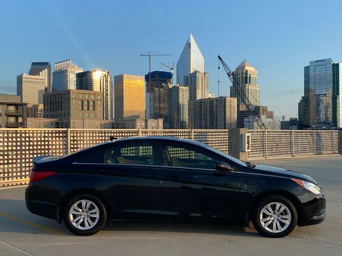 Used 2012 Hyundai Sonata GLS FWD image 2