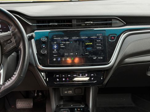 Used 2023 Chevrolet Bolt LT w/ Infotainment Package FWD image 8