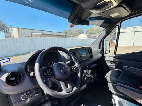 Used 2020 Mercedes-Benz Sprinter 3500 image 12