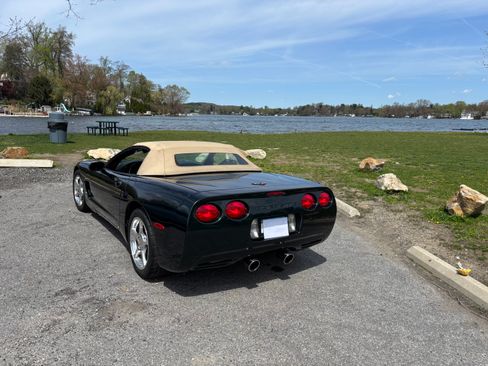 Used 2001 Chevrolet Corvette Convertible w/ Preferred Equipment Group2 RWD image 10