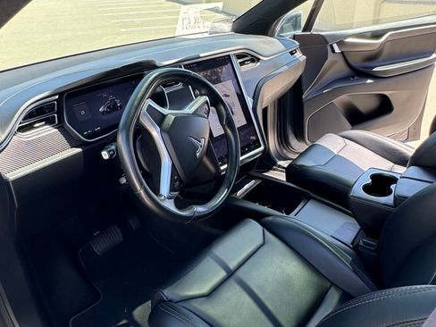 Used 2018 Tesla Model X 75D image 11