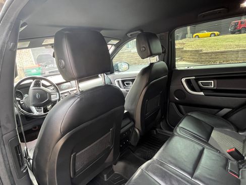 Used 2017 Land Rover Discovery Sport SE image 13