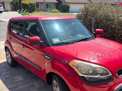 Used 2013 Kia Soul FWD image 1
