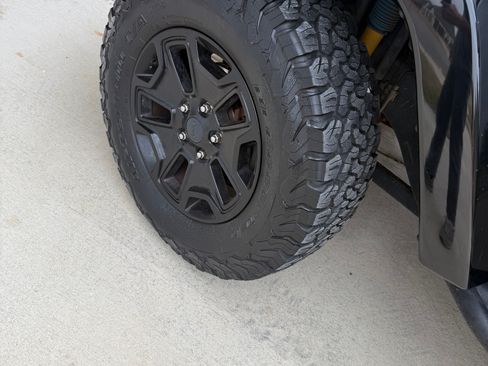 Used 2016 Jeep Wrangler Unlimited Sahara image 14