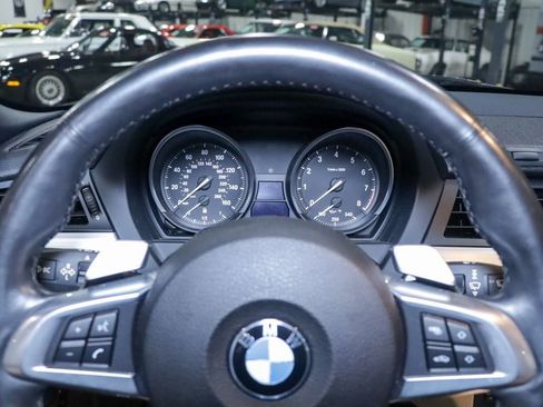 Used 2011 BMW Z4 sDrive35i image 16
