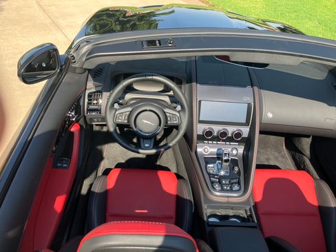 Used 2022 Jaguar F-TYPE R image 18