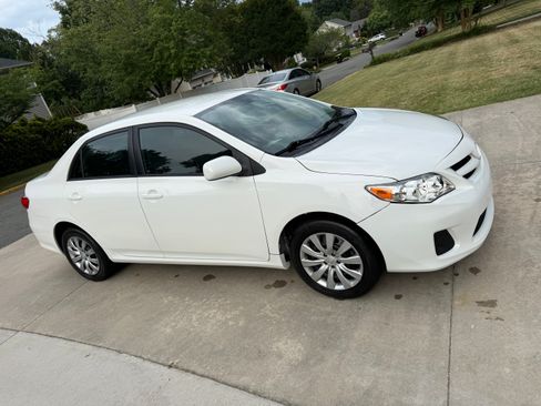 Used 2012 Toyota Corolla LE FWD image 1