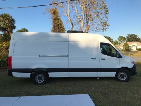 Used 2022 Mercedes-Benz Sprinter 2500 image 5