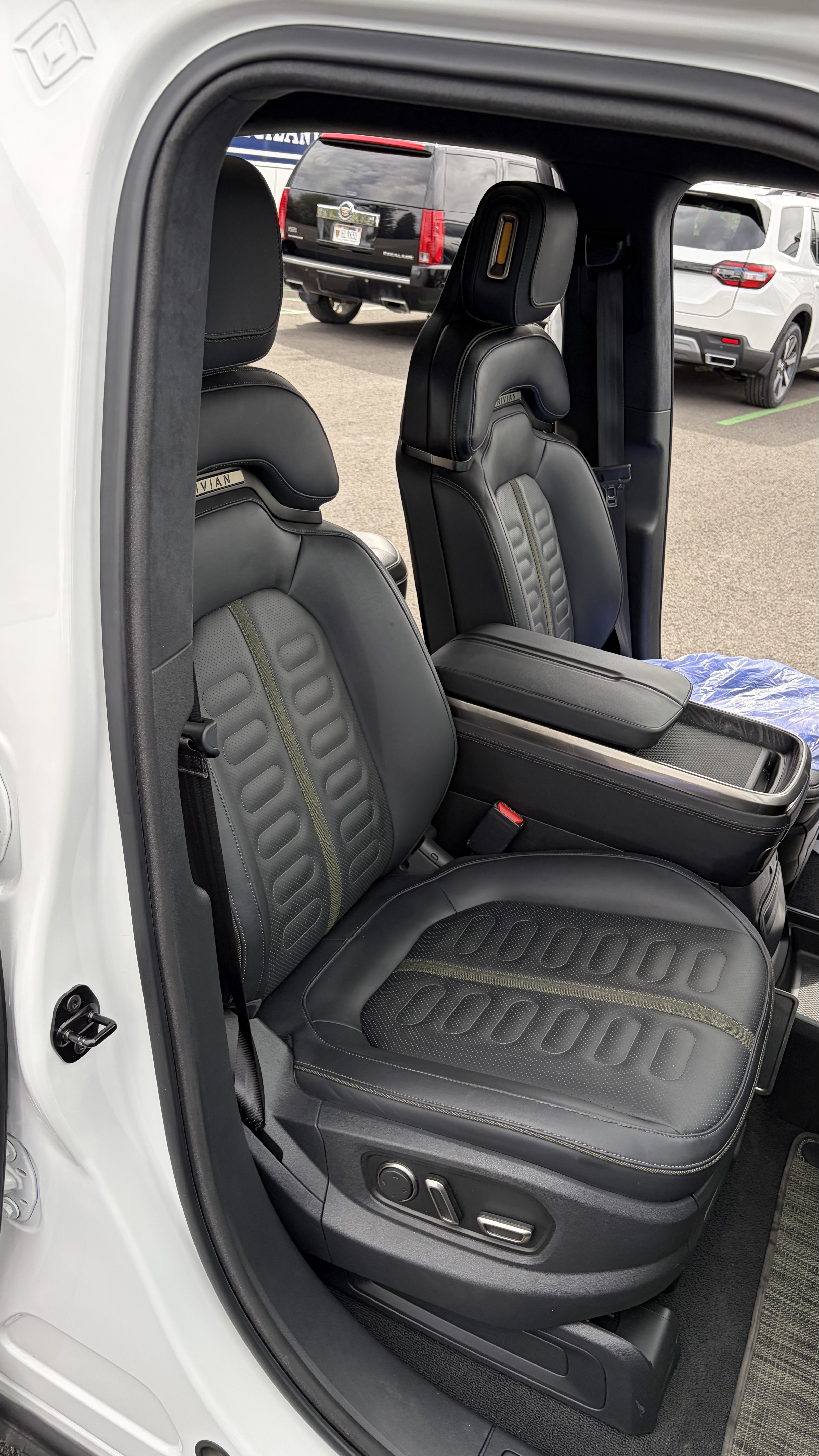 Used 2024 Rivian R1T Adventure Dual AWD/4WD image 17