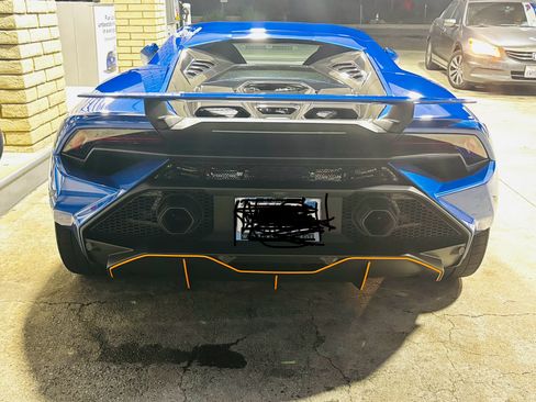 Used 2023 Lamborghini Huracan Tecnica image 8