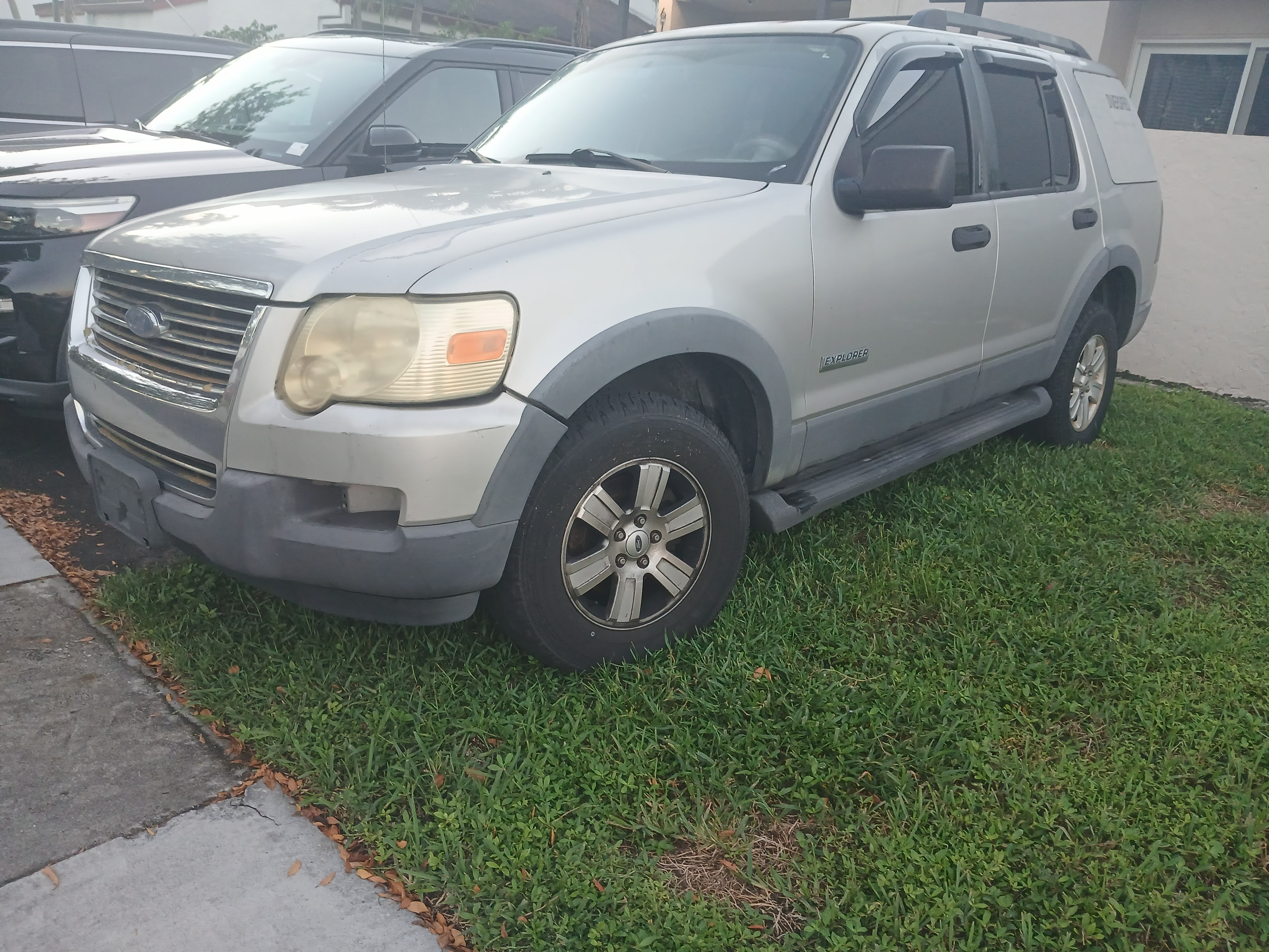 Used 2006 Ford Explorer XLT RWD image 1