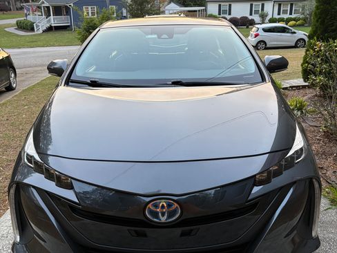 Used 2017 Toyota Prius Prime Premium image 16