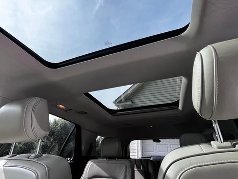 Used 2017 Ford Explorer Platinum AWD/4WD image 5