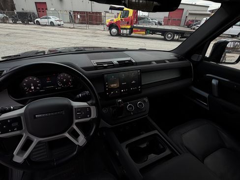 Used 2023 Land Rover Defender 130 X-Dynamic SE image 14