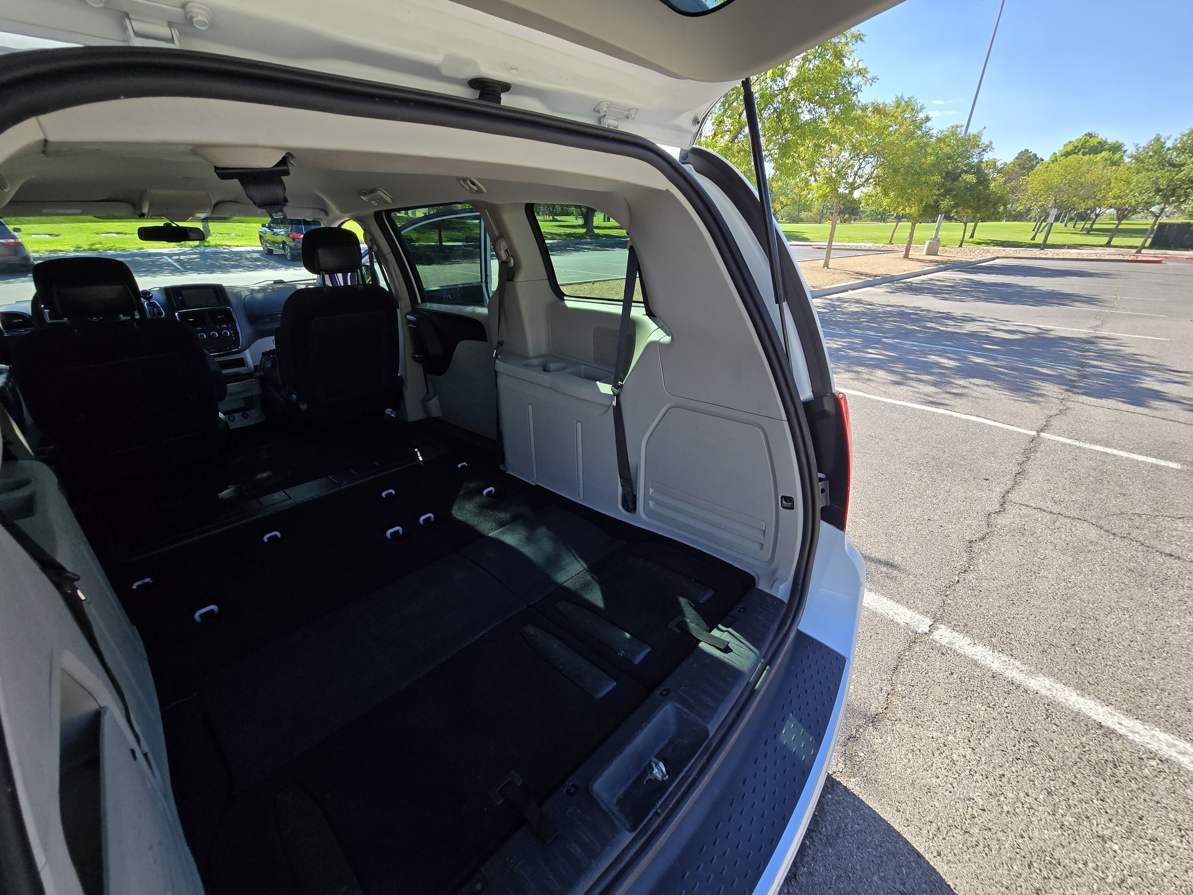 Used 2015 Dodge Grand Caravan American Value Package w/ UConnect Hands-Free Group FWD image 20