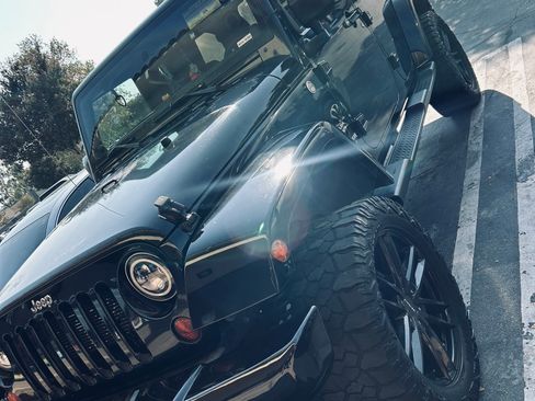 Used 2012 Jeep Wrangler Unlimited Sahara image 11