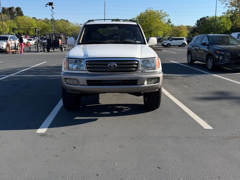Used 2004 Toyota Land Cruiser image 2