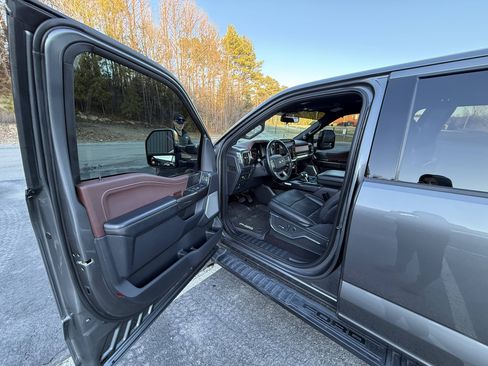 Used 2022 Ford F150 Lariat w/ Equipment Group 502A High image 10