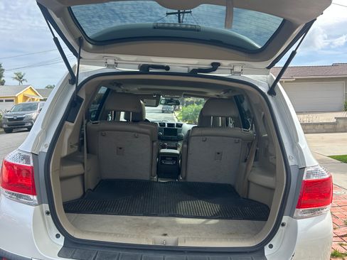 Used 2012 Toyota Highlander Limited w/ Tow Pkg image 11