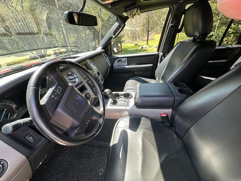 Used 2017 Ford Expedition XLT AWD/4WD image 16