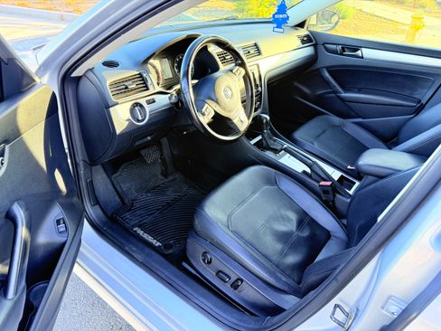 Used 2012 Volkswagen Passat 2.5 SE FWD image 19