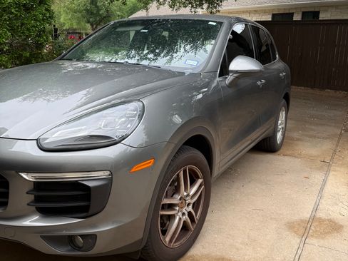 Used 2016 Porsche Cayenne AWD/4WD image 2