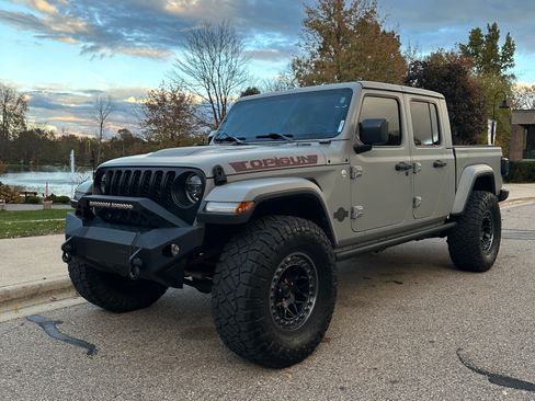 Used 2021 Jeep Gladiator Overland w/ Popular Equipment Package image 1