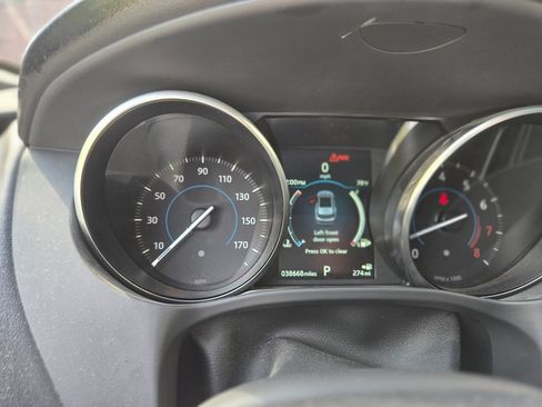 Used 2018 Jaguar F-PACE R-Sport image 13