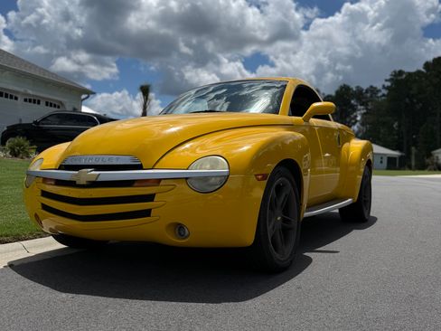 Used 2004 Chevrolet SSR w/ Preferred Equipment Group RWD image 11