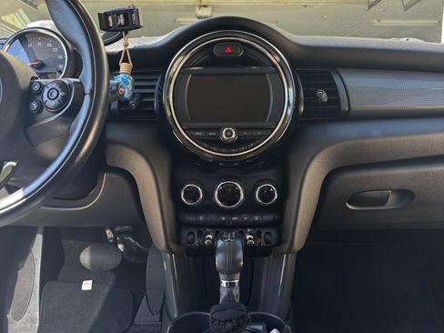 Used 2017 MINI Cooper 4-Door Hardtop FWD image 17