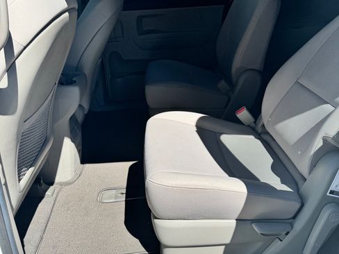 Used 2021 Kia Sedona LX FWD image 17