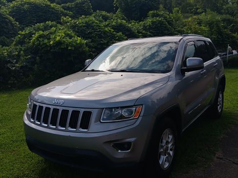 Used 2015 Jeep Grand Cherokee Laredo w/ Quick Order Package 23E AWD/4WD image 2