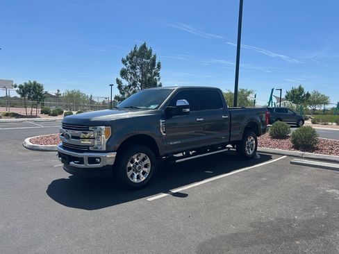 Used 2017 Ford F250 Lariat w/ Chrome Package image 8