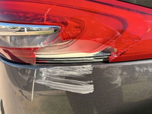 Used 2020 Ford Fusion SE image 10