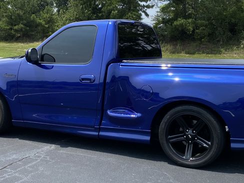 Used 2004 Ford F150 Lightning RWD image 2
