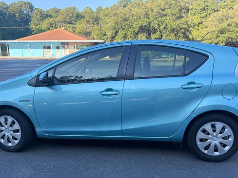 Used 2013 Toyota Prius C One FWD image 10