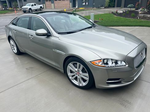 Used 2014 Jaguar XJ L Portfolio AWD/4WD image 9