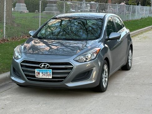 Used 2016 Hyundai Elantra GT FWD image 1