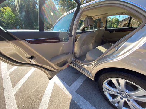 Used 2010 Mercedes-Benz C 300 Sedan image 13