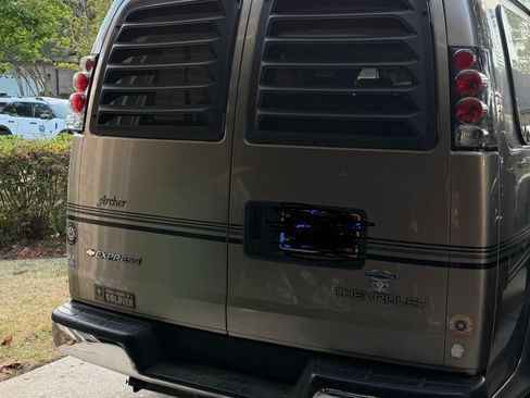 Used 2004 Chevrolet Express 1500 image 5